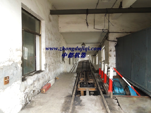 電動機減速（sù）機（jī）驅動的圓環鏈爬車機